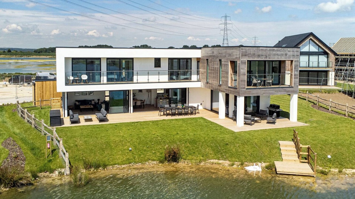 Holworth House | The Lake House, Silverlake, Dorset (SV37).