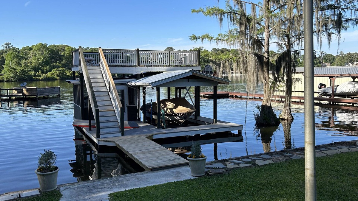 Warwick House | The Lake is Callling you to Creek Cabin