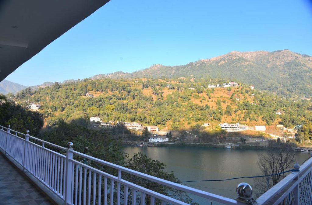 Bhimtal Hotel | The Lake Paradise Inn Bhimtal