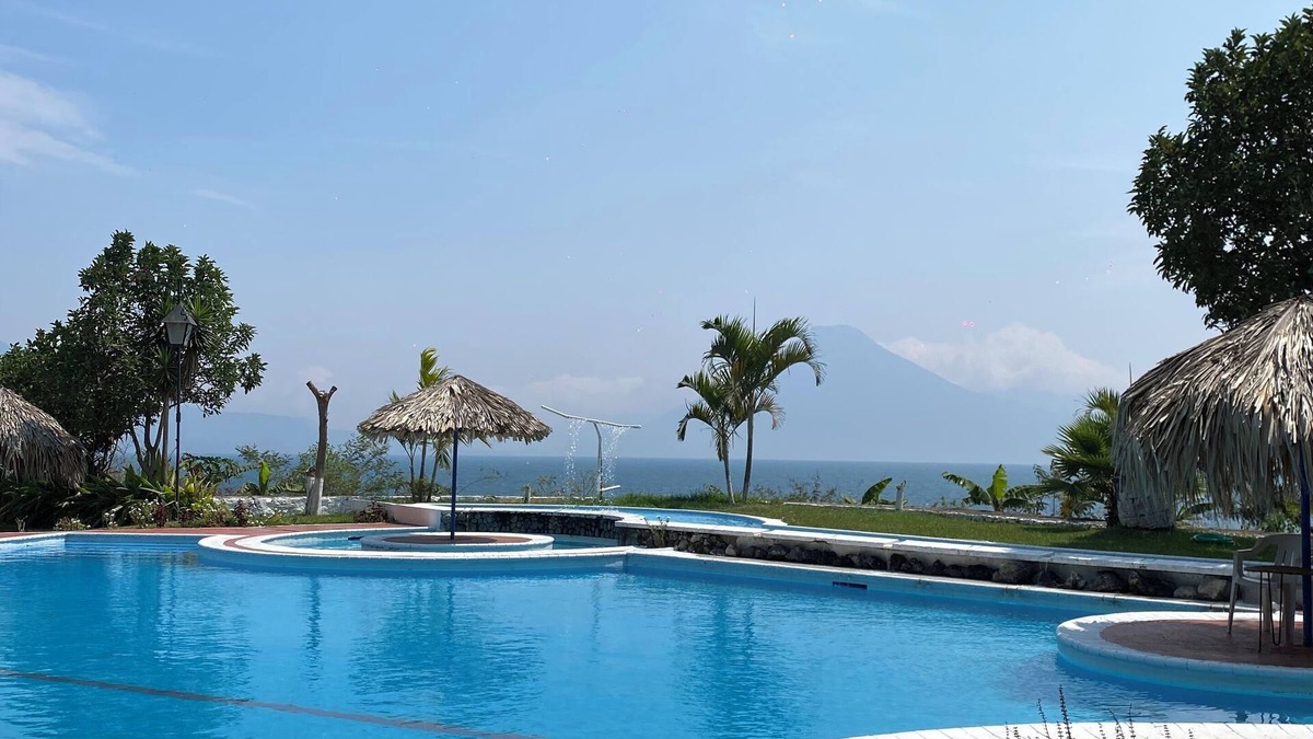 Panajachel Resort | The Lakefront Panajachel by Tzanjuyu