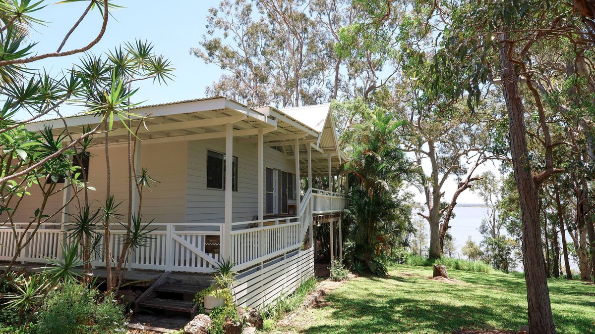 Wooloweyah House | The Lakehouse - absolute waterfront retreat