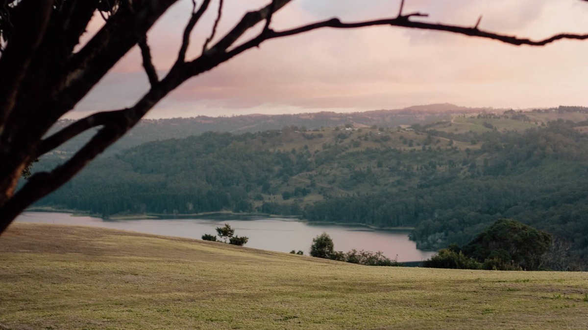 Montville Cottage | The Lakehouse Folk - Best View, Luxurious & Affordable