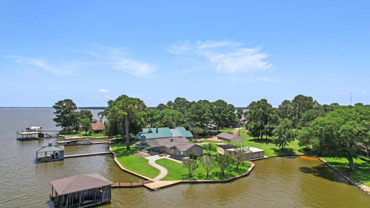 Tool House | THE LAKEHOUSE | Lakefront Boat & RV Getaway