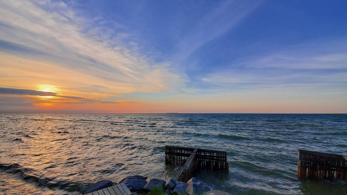 Pigeon Ski Chalet | "The Lakehouse" Lakefront Chalet on Sand Point’s North Shore