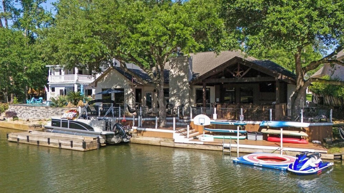 Walden on Lake Conroe House | The Lakehouse · Relaxing Family Lake House, Fish, BBQ, Rent a Boat