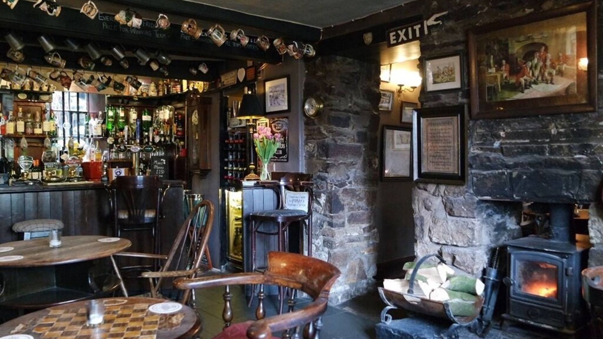 High Peak Hotel | The Lamb Inn