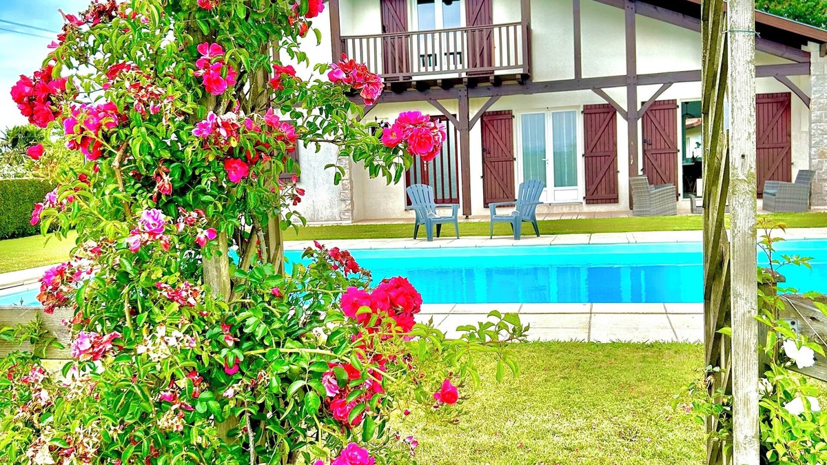 Saubrigues Villa | The Landaise villa with heated pool
