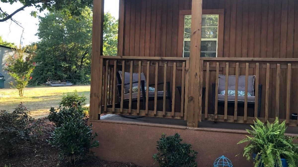 Ardmore Cabin | The Landing, is 1.4 mile from Marietta Landing Lake Murray State Park