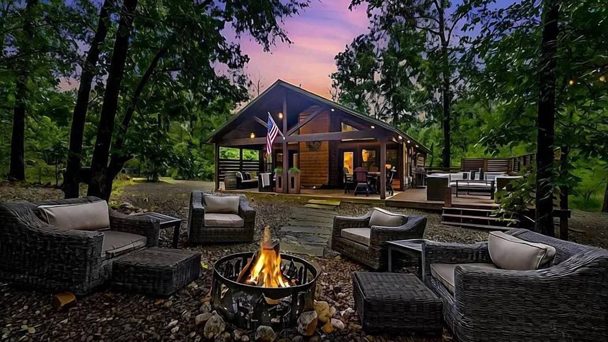 Broken Bow Cabin | THE LANDING is a Well Appointed Cabin! Perfect location!