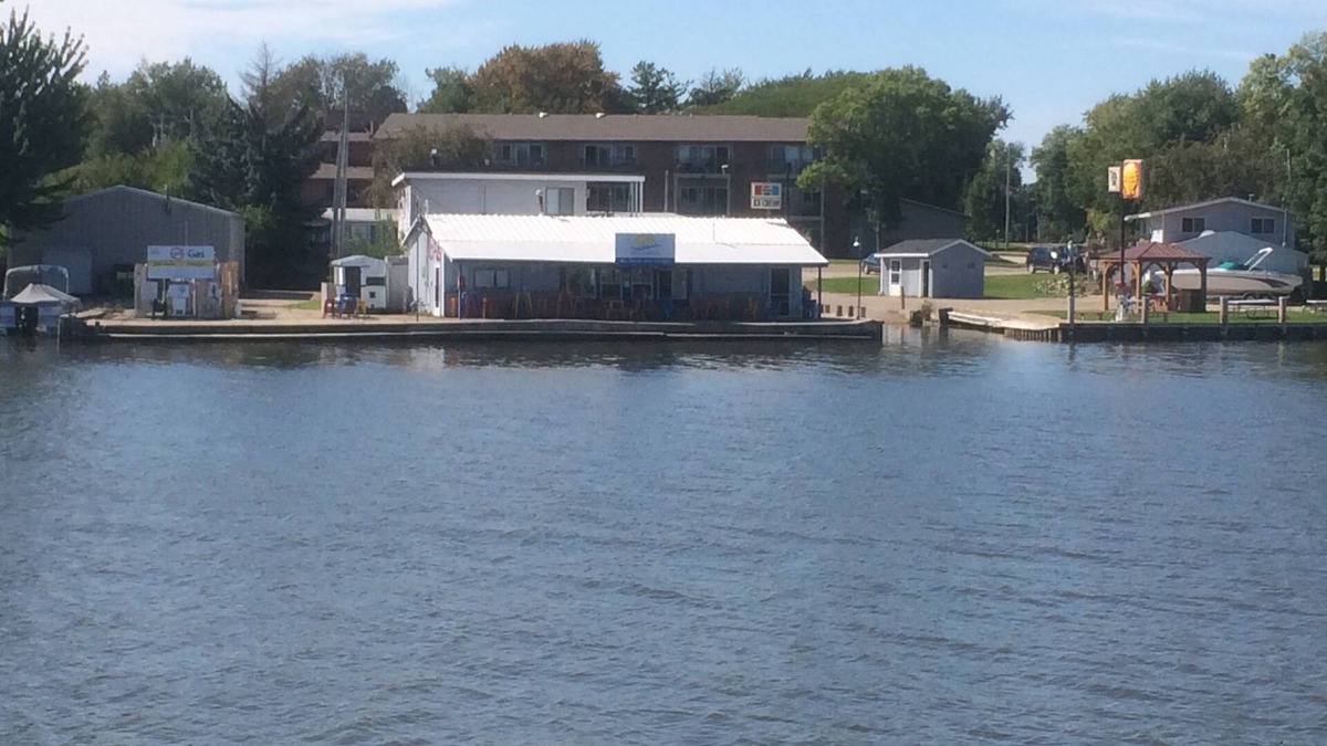 Winneconne Hotel | The Landing on the Wolf