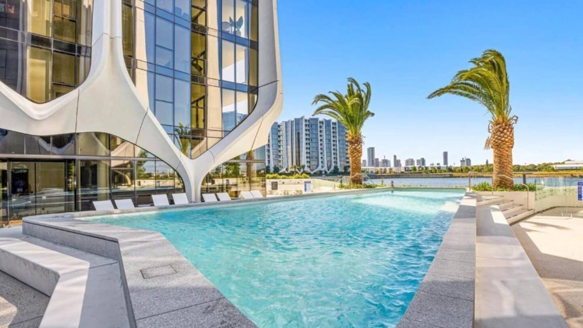 Mermaid Waters Apartment | The Lanes 5 Start Luxury