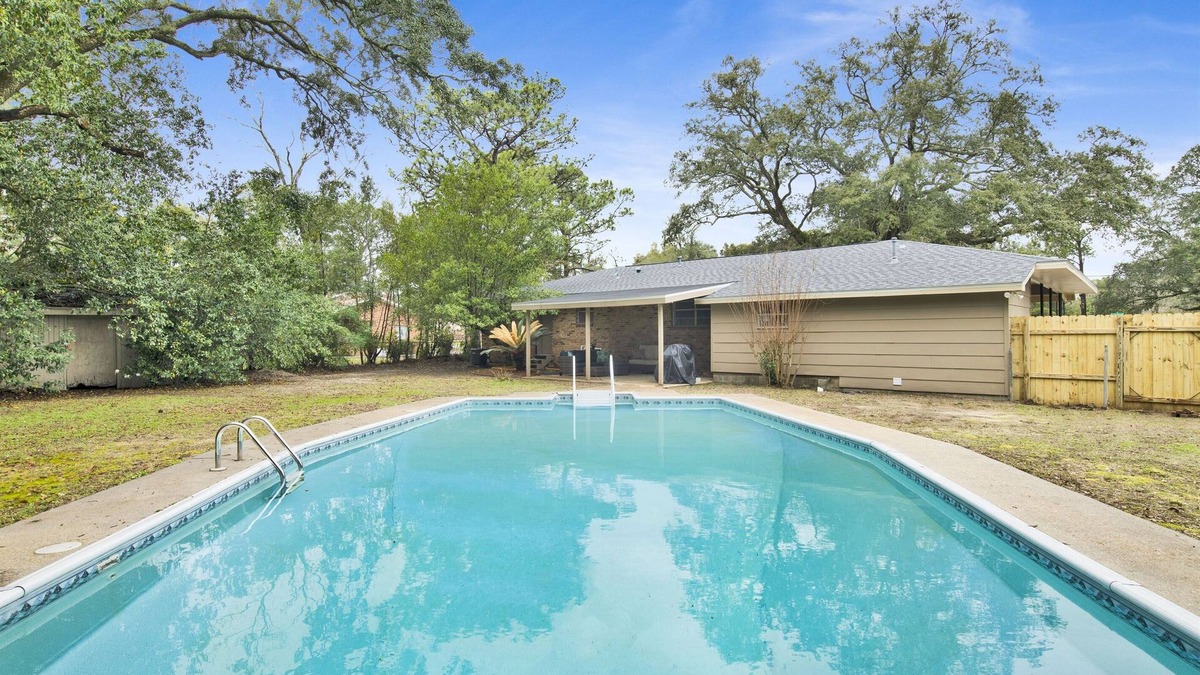 Northeast Pensacola House | The Langley House-Pool-Beaches-Shopping & Dining-Family Friendly