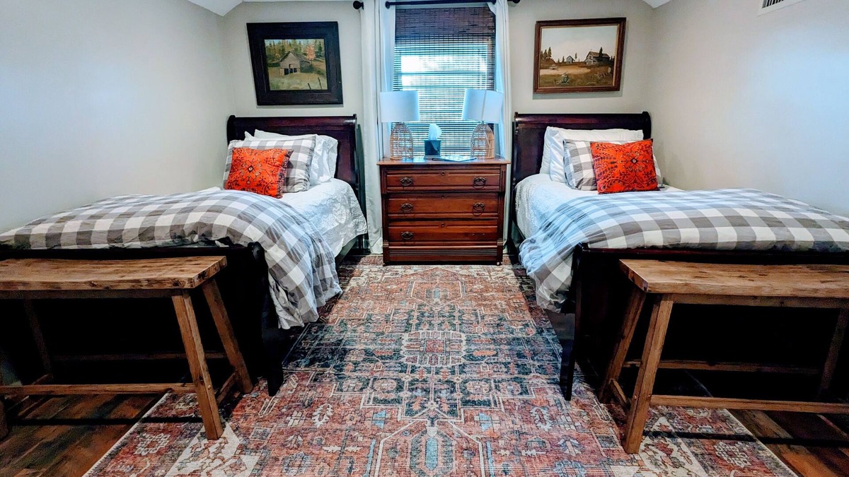 Buena Vista Hotel | The Lanier Room at The Town House Inn - Guesthouse
