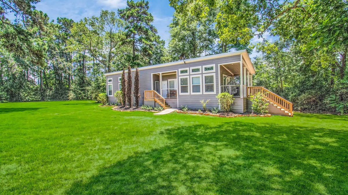 Willis House | The Lantana Tiny Home ~ Relaxing Cottage in the woods ~ NEW HOT TUB
