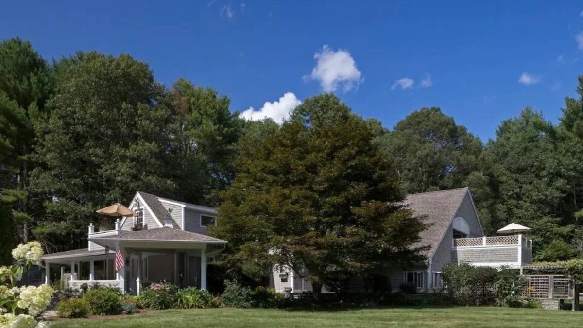 Ledyard House | The Lantern Hill House: Rustic Luxury for Nature Lovers; Minutes to Mystic, CT