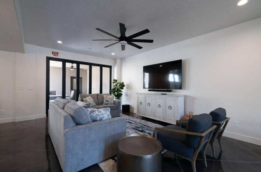 Hurricane House | The Latitude Adjustment, located close to Golf,Sand Dunes, Reservoir & National Parks
