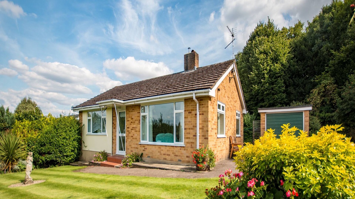 Charlton Marshall Apartment | The Lawns, Charlton Marshall nr Blandford. Sleeps 4 & baby