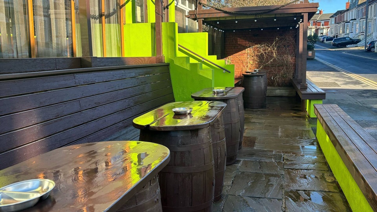 Blackpool Town Center Bed & Breakfast | THE LAWTON