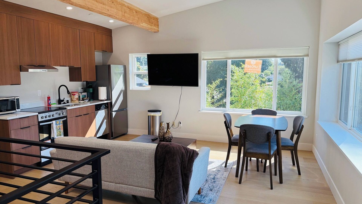 White Center House | The Laylow Residence: 12 mins to SEA ✈️ and Downtown Seattle