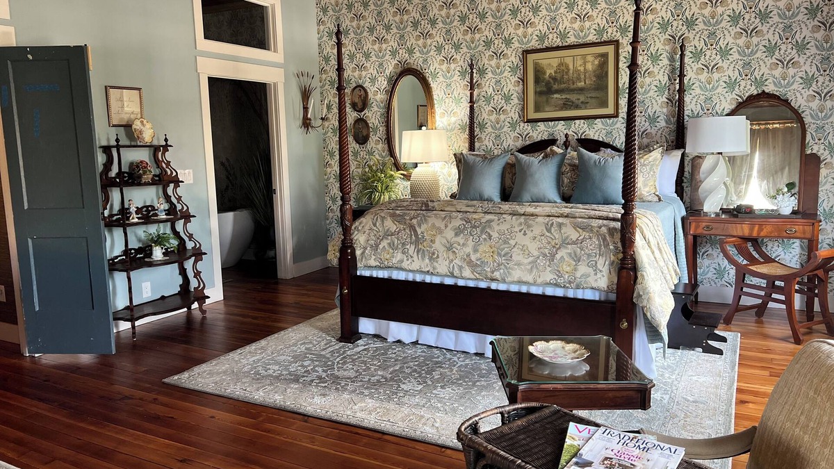 Springfield Apartment | The Library Inn Springfield, GAnA Hidden Gem in a charming Hallmark town.