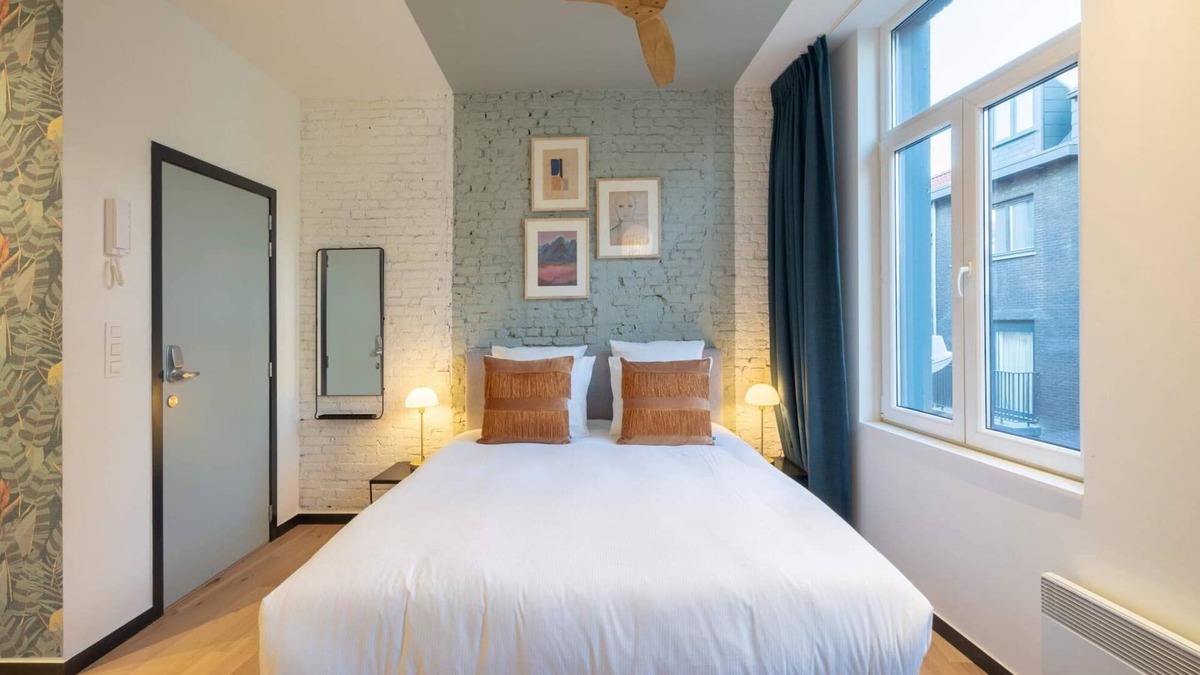 Sint-Andries Apartment | The Light Blue Parrot