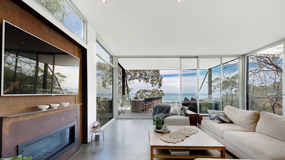 McCrae Villa | The Lighthouse Views
