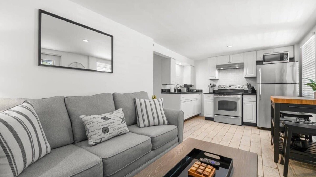 Historic Hyde Park North Apartment | The Lil' Hyde Out | Cute Hyde Park Apt