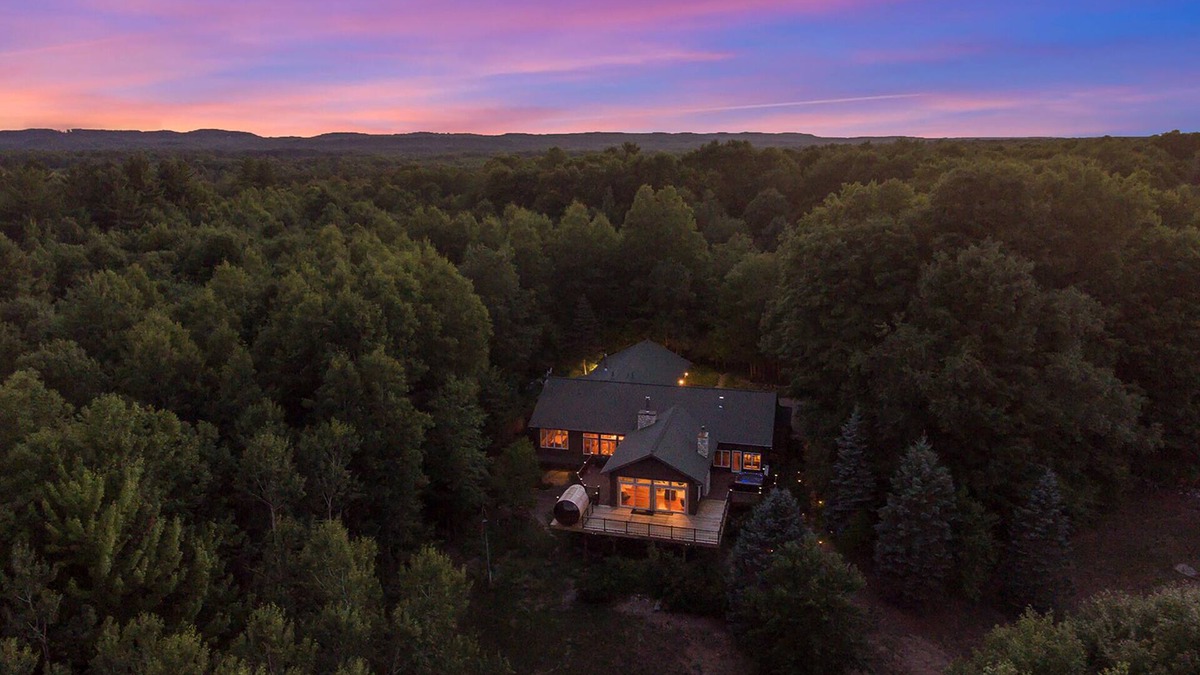 Thompsonville House | The Lilley Woods Lodge ~ Luxury stay next to Crystal Mountain