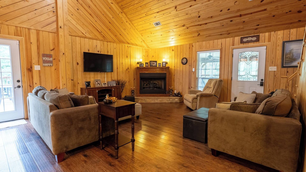 Royal Cabin | The Lillie Pad! nBeautiful cabin just minutes from Lake Quachita!