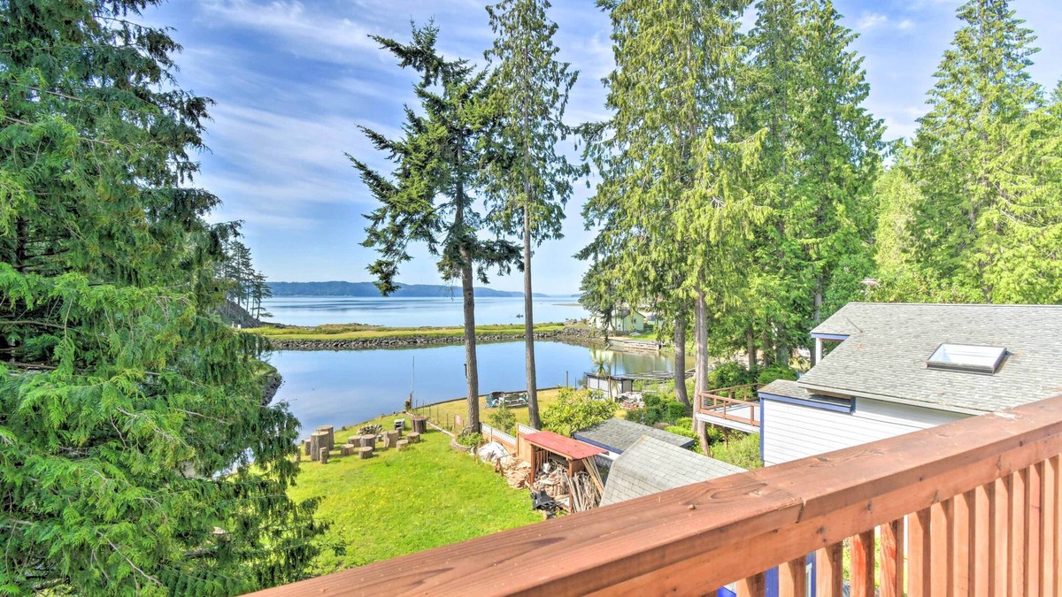 Lilliwaup Villa | The Lillipad in Lilliwaup: Magnificent Waterfront!