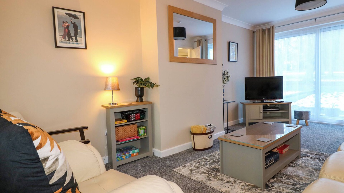 Chesterfield Cottage | THE LILY PAD, family friendly, with a garden in Chesterfield