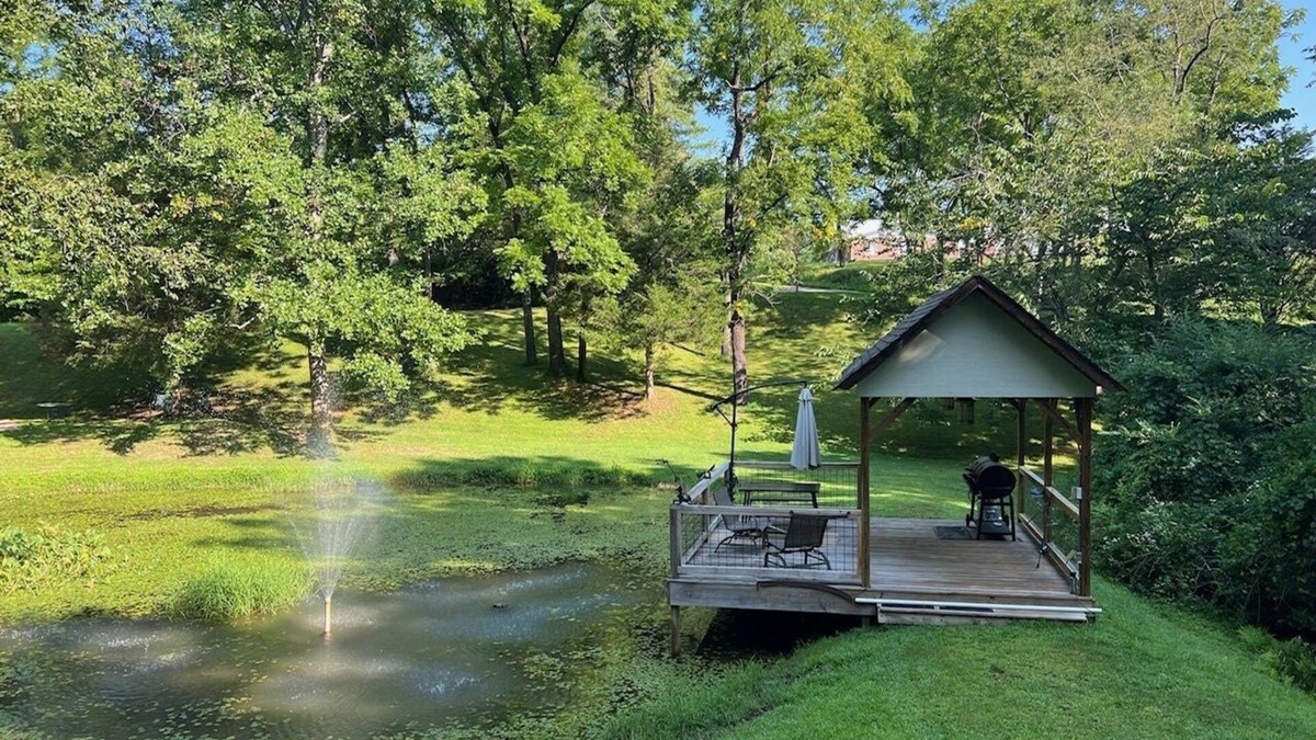 Otto Cabin | The Lily Pad GEM Hideaway! Perfect honeymoon/Anniversary spot! FLAT driveway