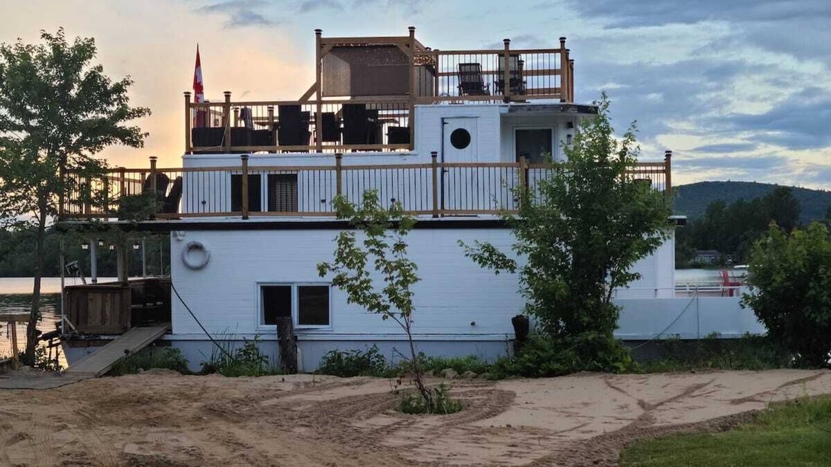 Barry's Bay Boat Rental | The Lily Pad Vacation Rentals
