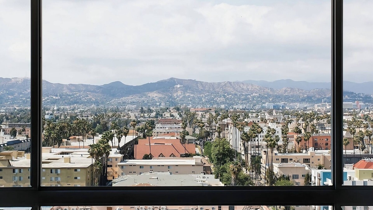 Wilshire Center Hotel | The LINE Hotel LA, 2x High-level Hollywood Hills View Double, Pet-Friendly, Pool