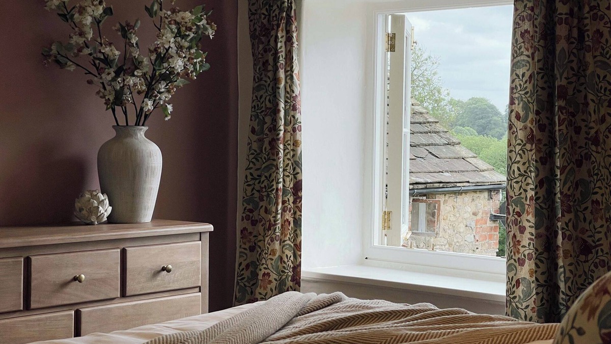 West Tanfield Cottage | The Little Chantry 14th Century Cottage Hot Tub Pet Friendly