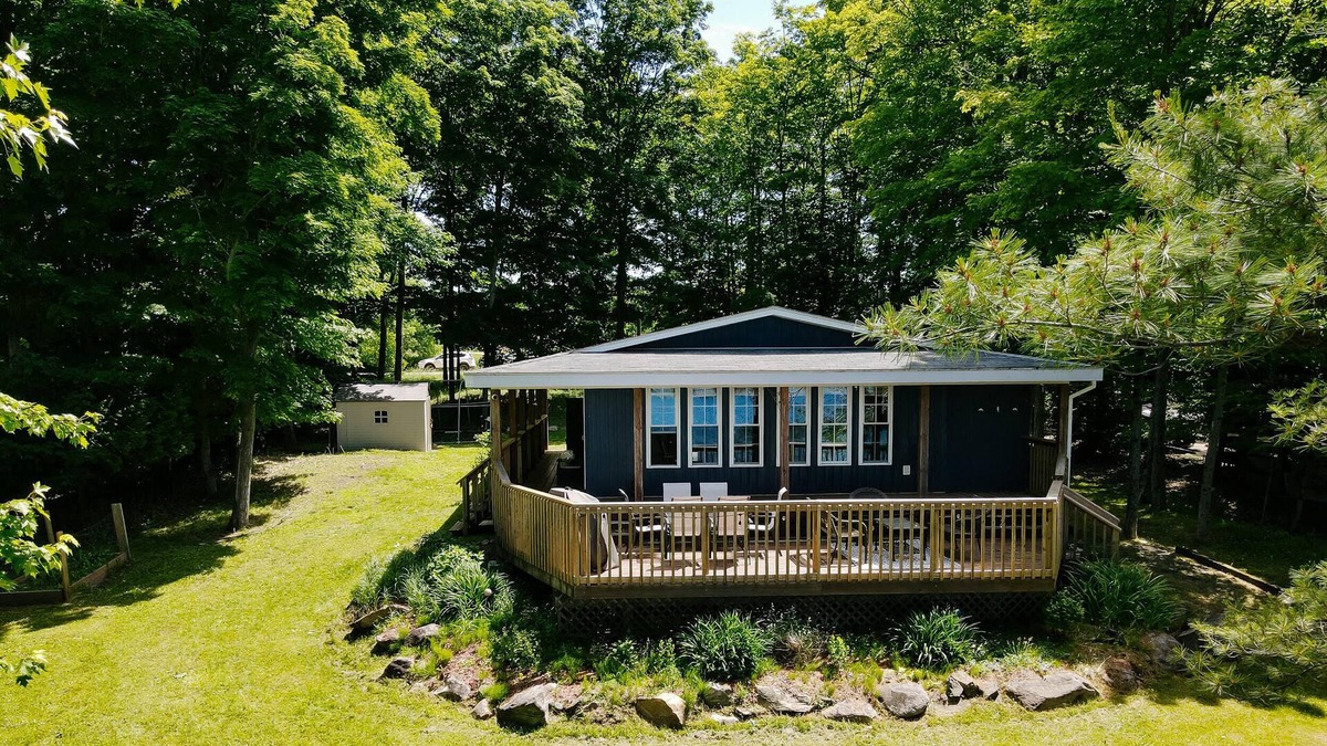 Haliburton Cottage | The Little Fox Cottage - On the water, 3 min to town