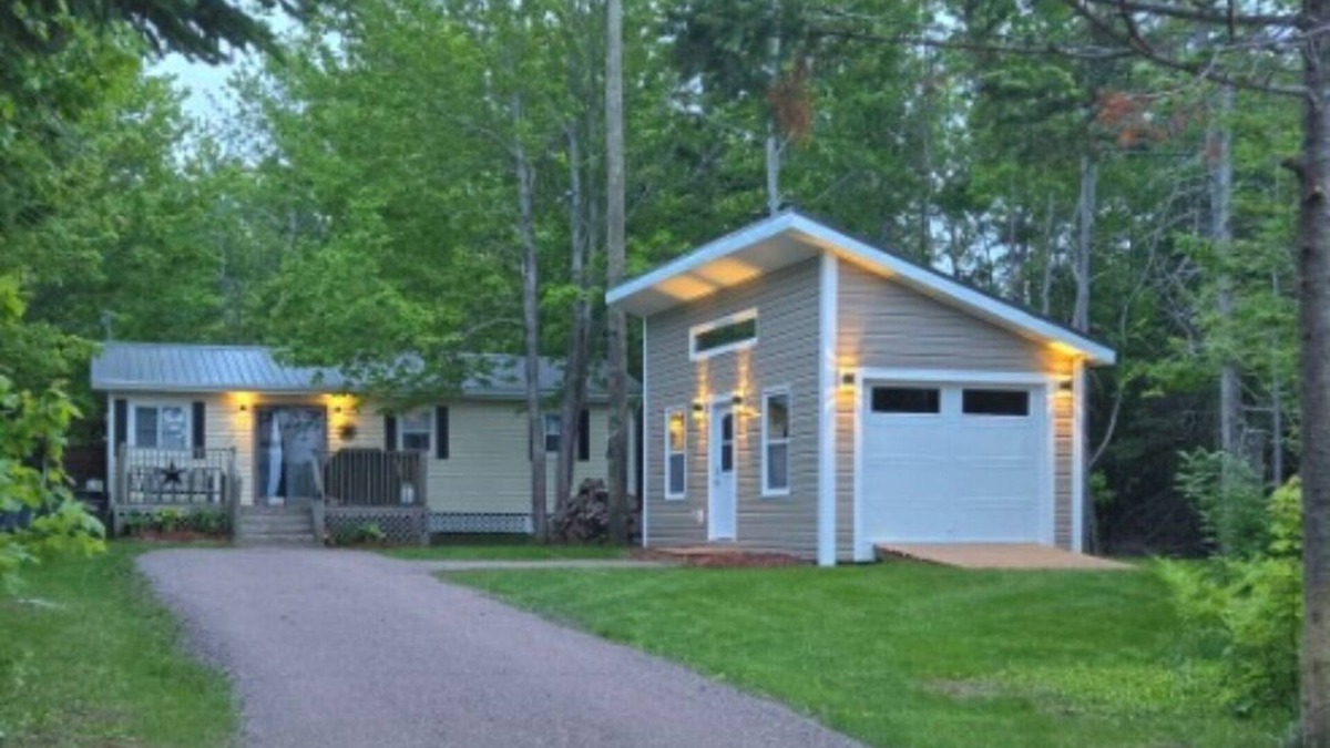 Cavendish Cottage | The Little Foxes Den Cottage in Cavendish PEI