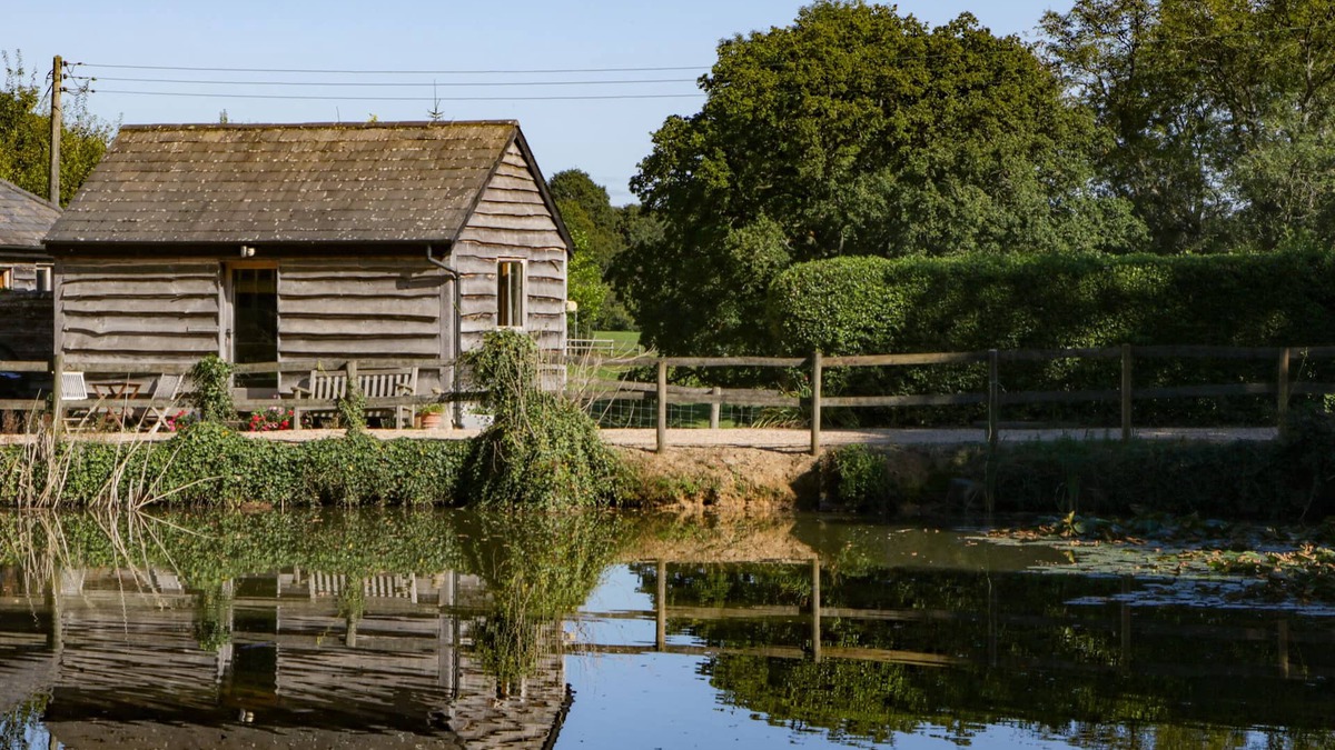 New Forest District Cottage | THE LITTLE GRANARY, pet friendly in Fordingbridge