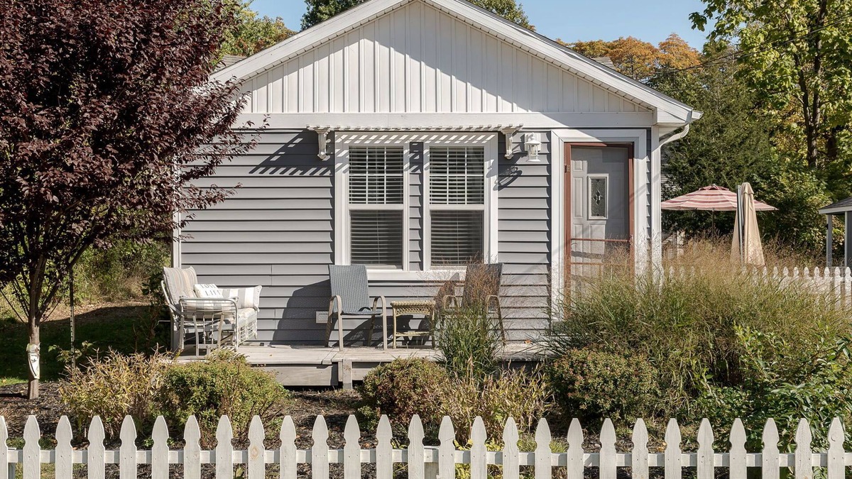 South Haven Cottage | The Little Haven: Charming 2 bedroom beach cottage in South Haven!