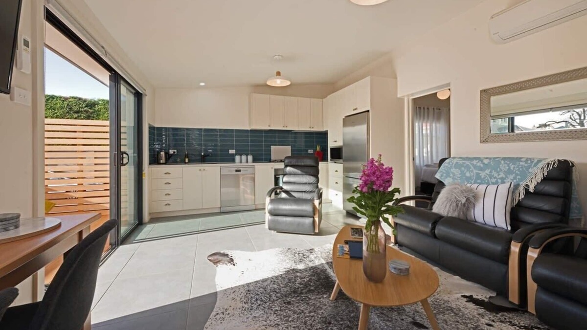 Battery Point Apartment | The Little Lollyshop Apartment in Battery Point