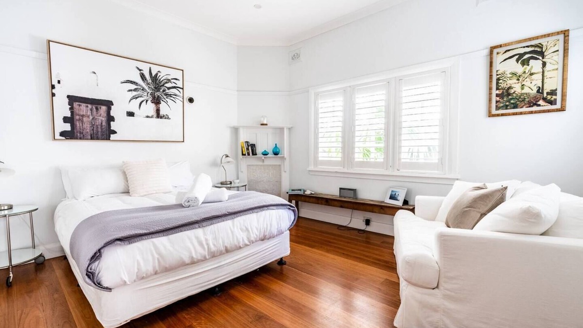 Manly Apartment | The Little Palm Prime Locale between Beach and Wharf