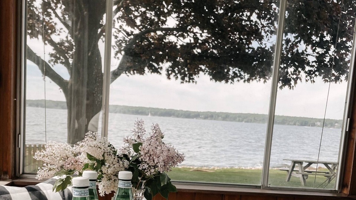 Whitehall House | The Little Pearl on White Lake…a perfect get away!