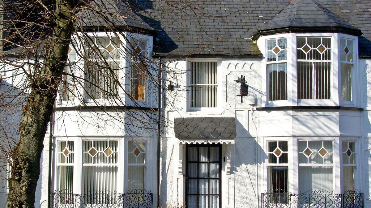 Bala Cottage | THE LITTLE WHITE HOUSE, pet friendly, with a garden in Bala