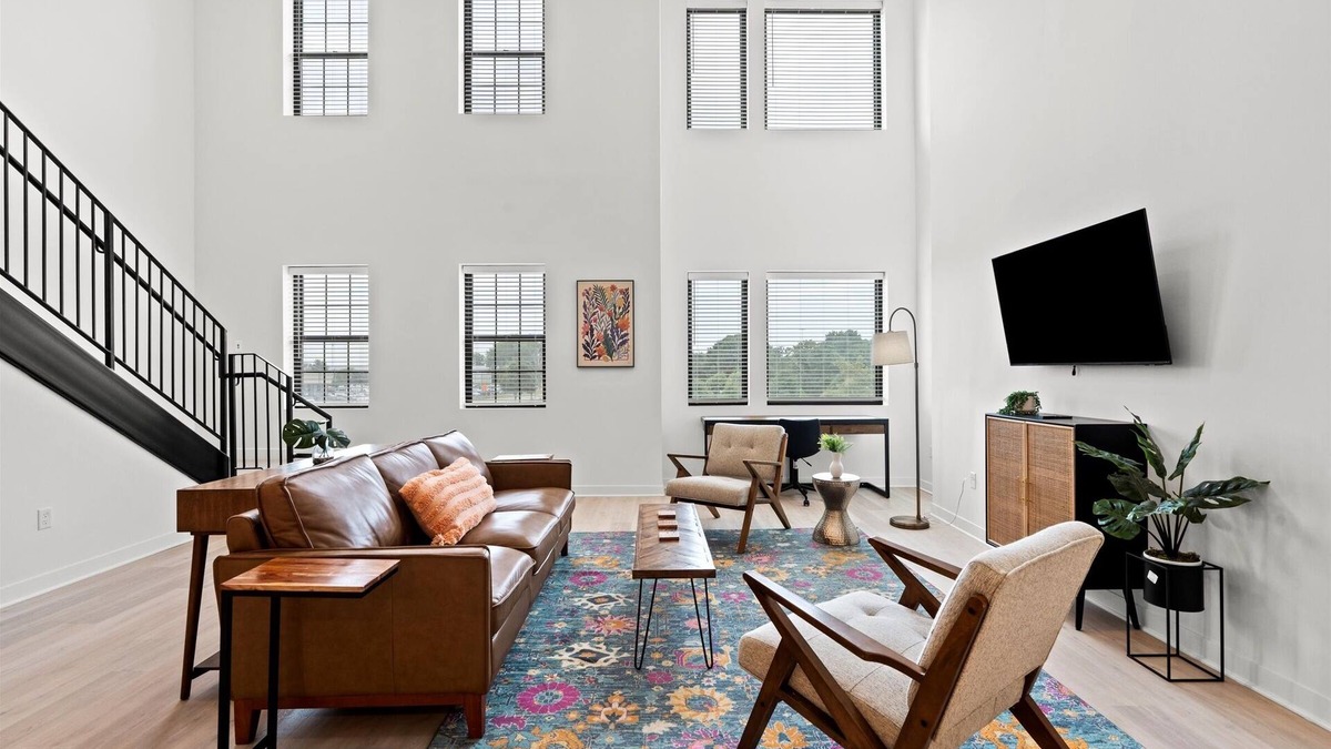 North Kansas City Apartment | The Lockwood Loft | Modern 2BR Townhome w/Garage + Balcony