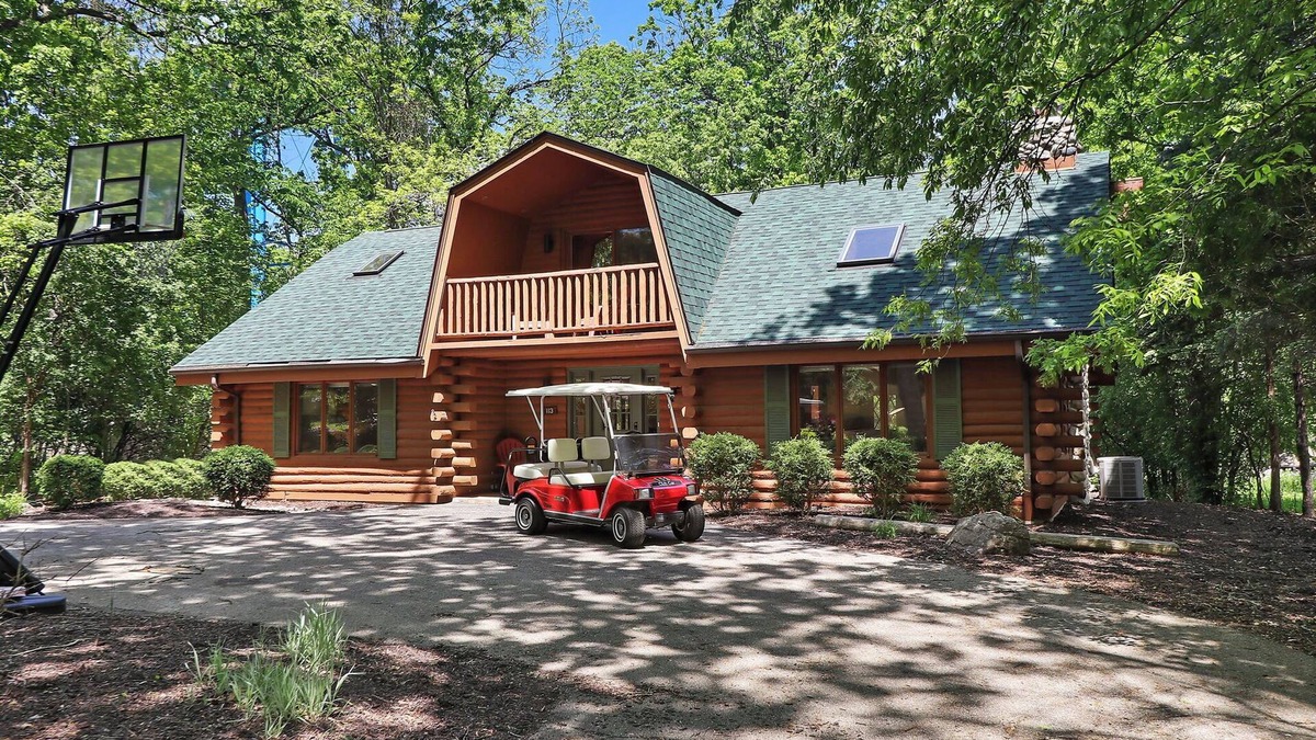 Fontana House | The Lodge at Geneva Lake |Golf Cart |Impressive Log Cabin |Deck |Abbey Springs |Beach |Pools