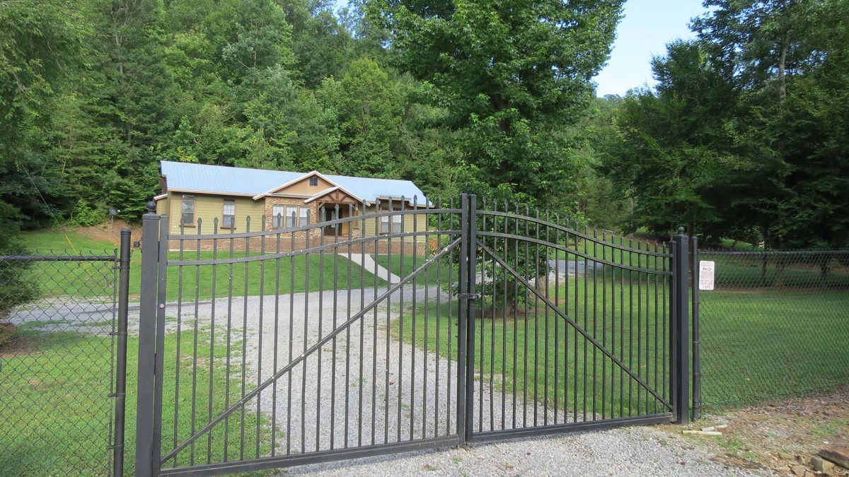 Hanceville Cottage | The Lodge: A Family Retreat Near Smith Lake