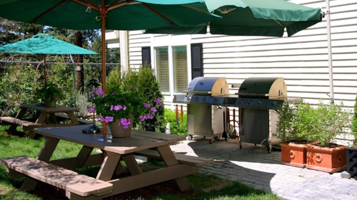 Lower Kingsbury Hotel | The Lodge at Kingsbury Crossing