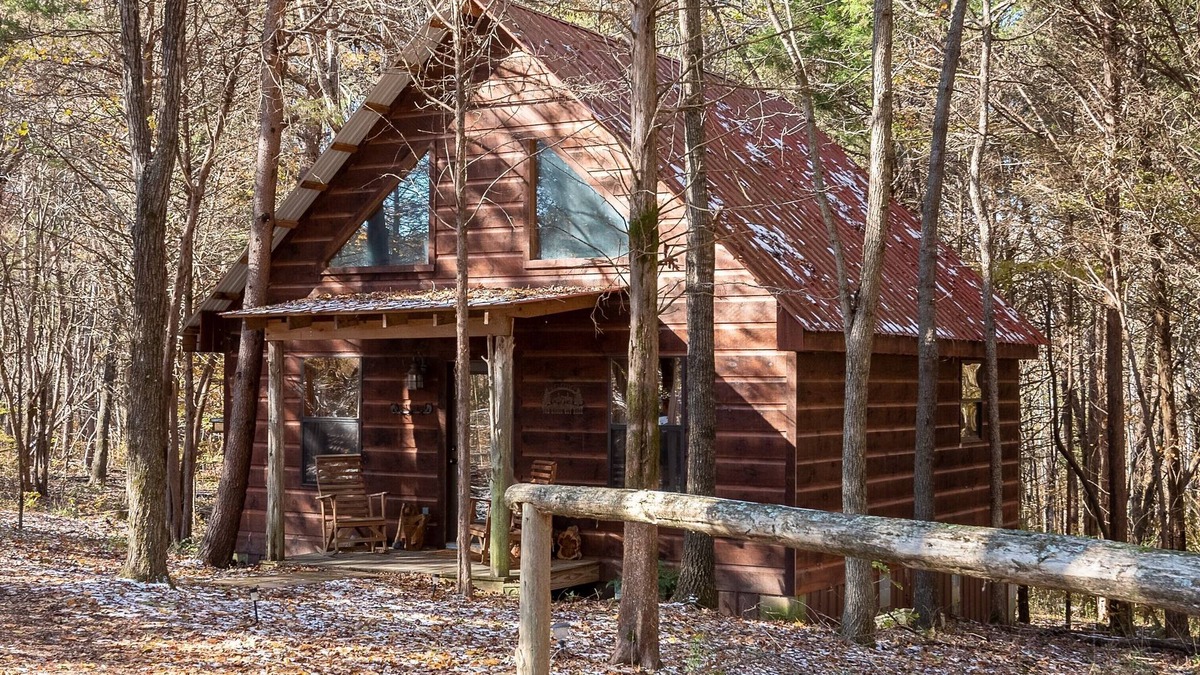 White Bluff Cabin | The Lodge at Oak Haven Farms - Outside of Nashville