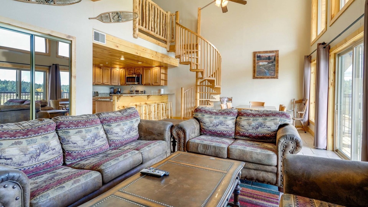 Meadow View Heights Apartment | The Lodge at Duck Creek: DEER TRACKS SUITE
