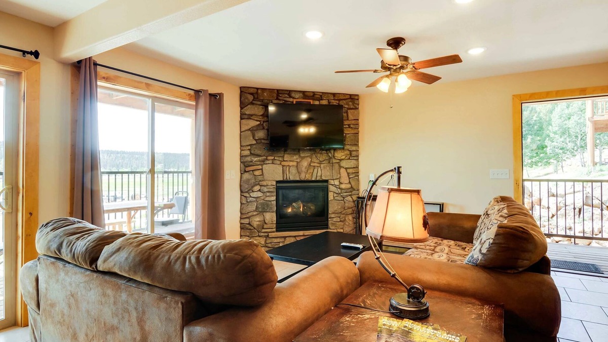 Meadow View Heights Apartment | The Lodge at Duck Creek: FISHERMAN'S LANDING SUITE